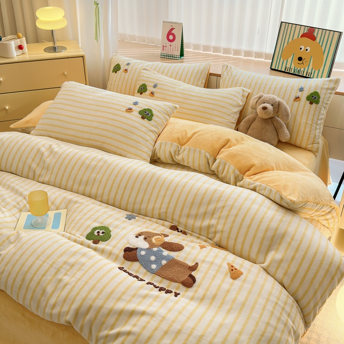 91家纺网 家纺一手货源 找家纺 优彩 2025新款牛奶绒绣花四件套毛巾绣贴布绣牛奶绒四件套 小可乐