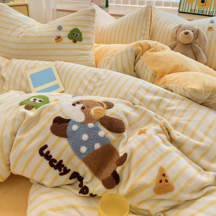 91家纺网 家纺一手货源 找家纺 优彩 2025新款牛奶绒绣花四件套毛巾绣贴布绣牛奶绒四件套 小可乐