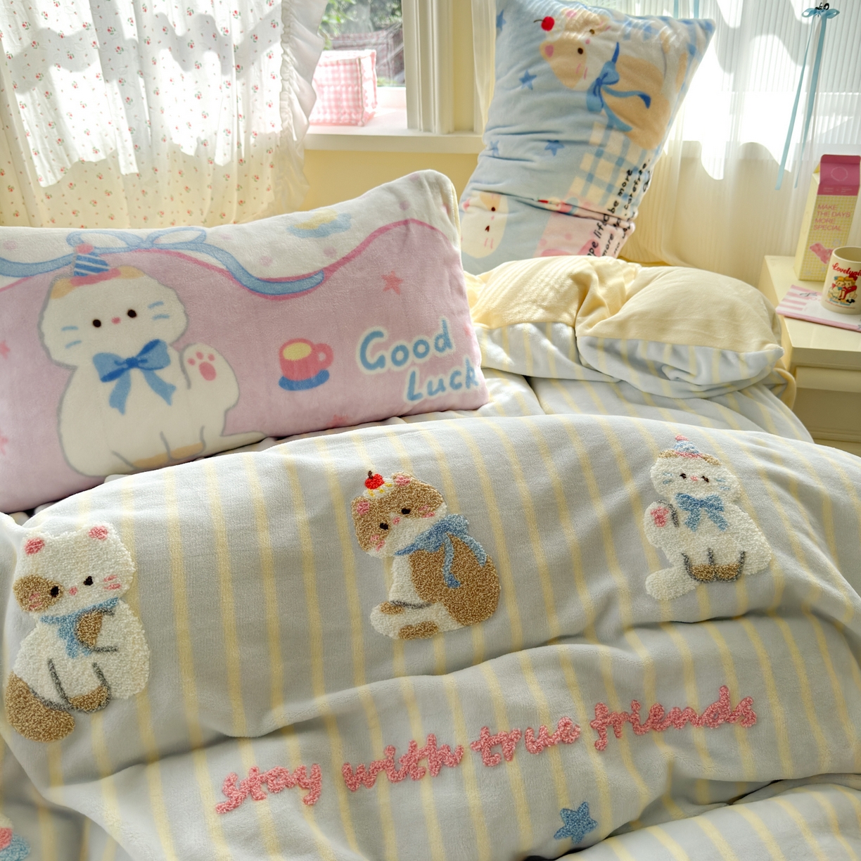 91家纺网 家纺一手货源 找家纺 优彩 2025新款牛奶绒绣花四件套毛巾绣贴布绣牛奶绒四件套 晚安猫