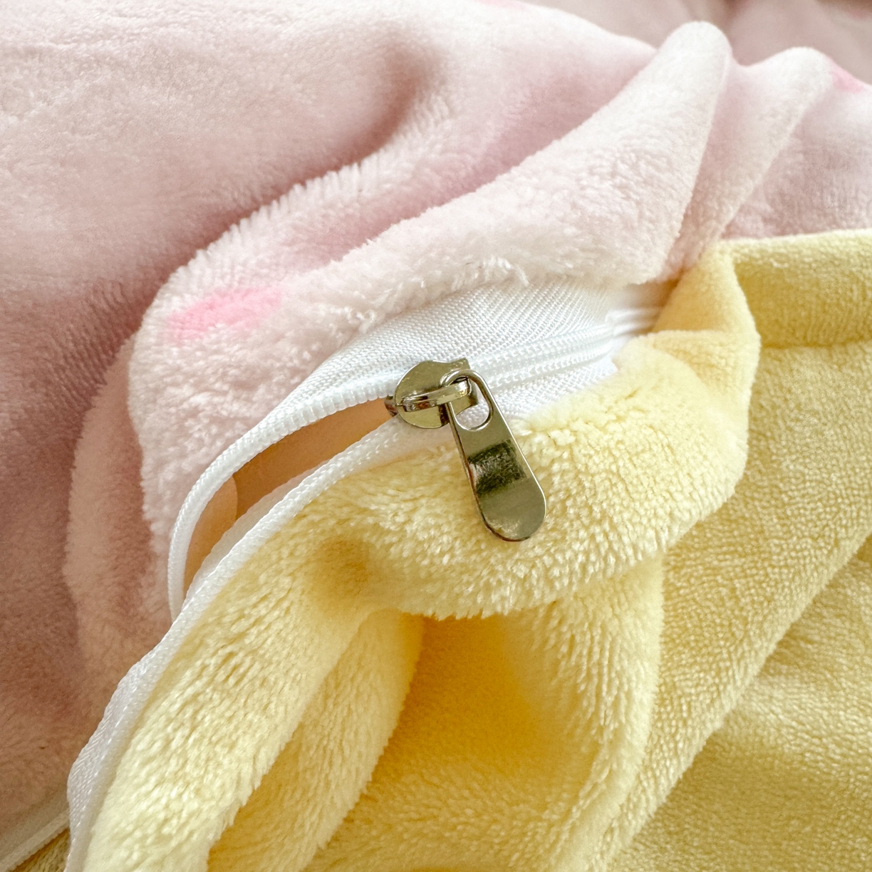 91家纺网 家纺一手货源 找家纺 优彩 2025新款牛奶绒绣花四件套毛巾绣贴布绣牛奶绒四件套 萌萌猫