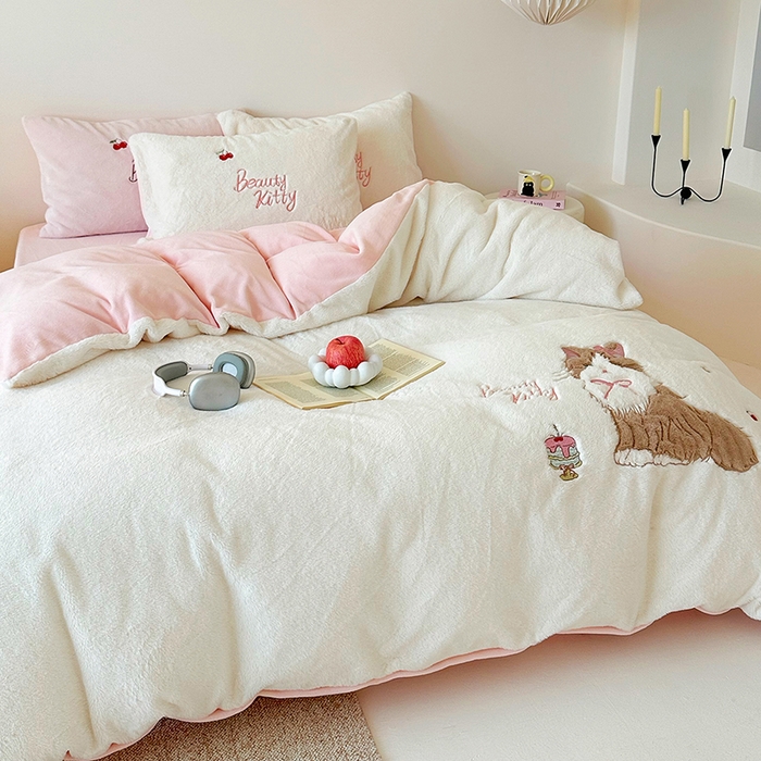 91家纺网 家纺一手货源 找家纺 （总）乐坊 2025新款300g高克重兔绒卡通贴布绣牛奶绒四件套冬季加厚保暖