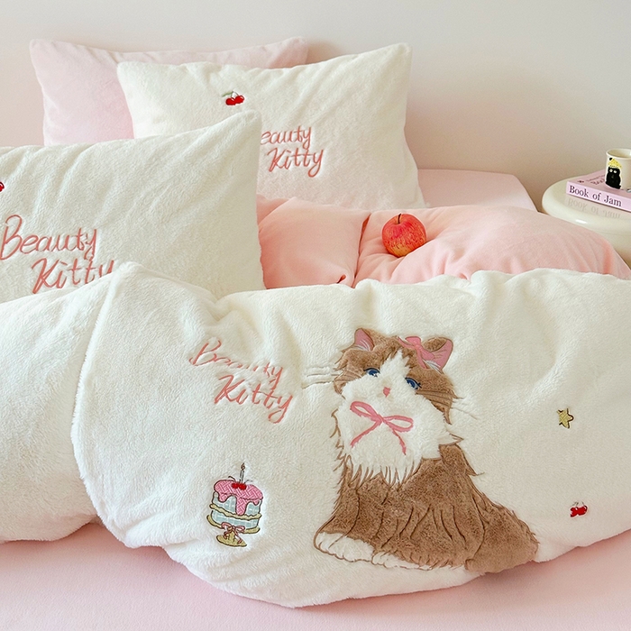 91家纺网 家纺一手货源 找家纺 乐坊 2024新款羊羔绒毛巾绣牛奶绒四件套冬季加厚保暖 笨笨熊