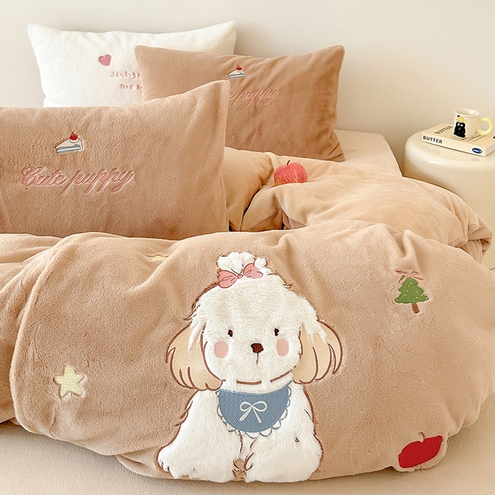 91家纺网 家纺一手货源 找家纺 （总）乐坊 2025新款300g高克重兔绒卡通贴布绣牛奶绒四件套冬季加厚保暖