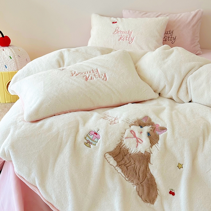 91家纺网 家纺一手货源 找家纺 （总）乐坊 2025新款300g高克重兔绒卡通贴布绣牛奶绒四件套冬季加厚保暖