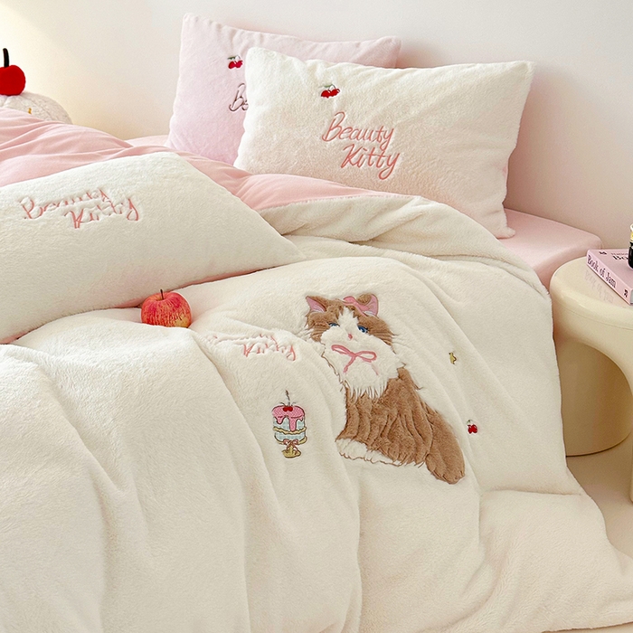 91家纺网 家纺一手货源 找家纺 （总）乐坊 2025新款300g高克重兔绒卡通贴布绣牛奶绒四件套冬季加厚保暖