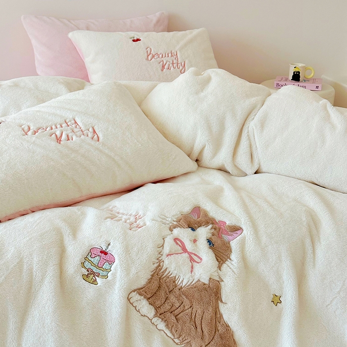 91家纺网 家纺一手货源 找家纺 （总）乐坊 2025新款300g高克重兔绒卡通贴布绣牛奶绒四件套冬季加厚保暖