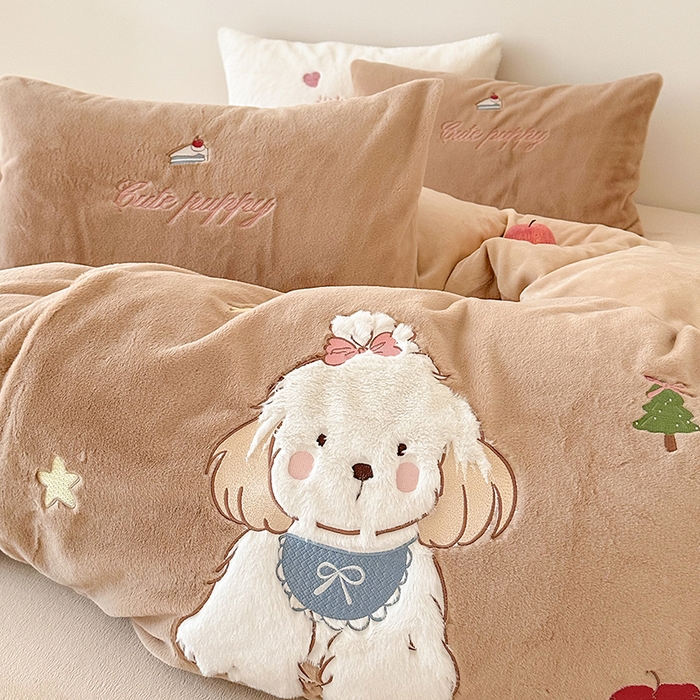 91家纺网 家纺一手货源 找家纺 乐坊 2025新款300g高克重兔绒卡通贴布绣牛奶绒四件套冬季加厚保暖 美拉德狗狗