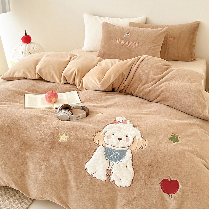 91家纺网 家纺一手货源 找家纺 乐坊 2025新款300g高克重兔绒卡通贴布绣牛奶绒四件套冬季加厚保暖 美拉德狗狗