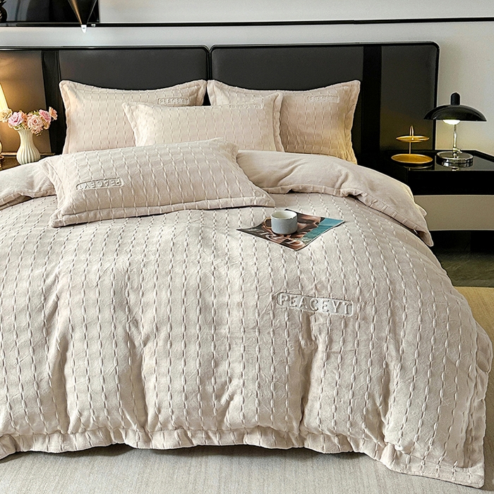 91家纺网 家纺一手货源 找家纺 （总）乐坊 2025新款全消光雕花绒牛奶绒刺绣四件套-甜梦