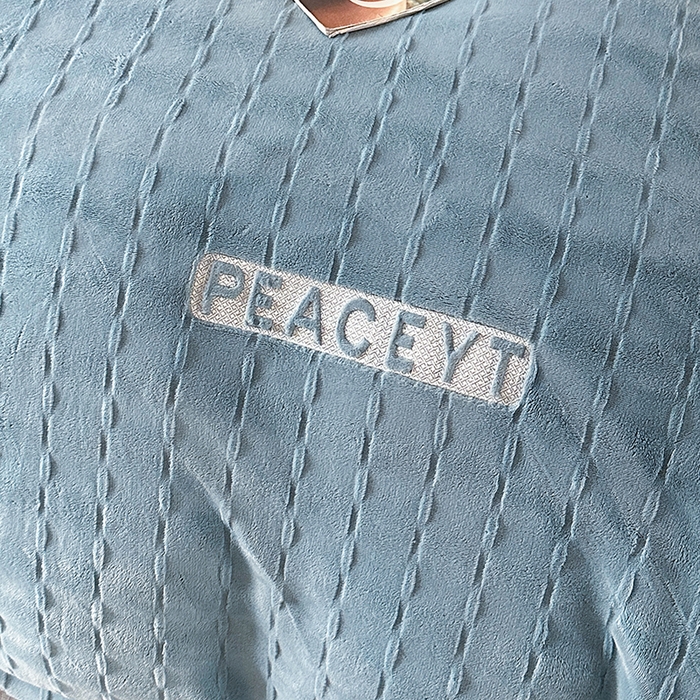 91家纺网 家纺一手货源 找家纺 乐坊 2025新款全消光雕花绒牛奶绒刺绣四件套-甜梦 甜梦-蓝色