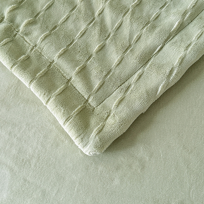 91家纺网 家纺一手货源 找家纺 乐坊 2025新款全消光雕花绒牛奶绒刺绣四件套-甜梦 甜梦-豆绿