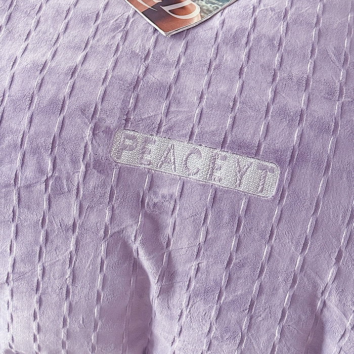 91家纺网 家纺一手货源 找家纺 乐坊 2025新款全消光雕花绒牛奶绒刺绣四件套-甜梦 甜梦-紫色