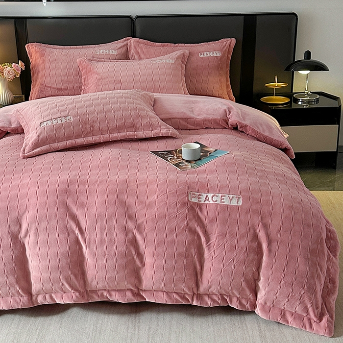 91家纺网 家纺一手货源 找家纺 乐坊 2025新款全消光雕花绒牛奶绒刺绣四件套-甜梦 甜梦-豆沙