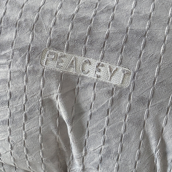 91家纺网 家纺一手货源 找家纺 乐坊 2025新款全消光雕花绒牛奶绒刺绣四件套-甜梦 甜梦-灰色