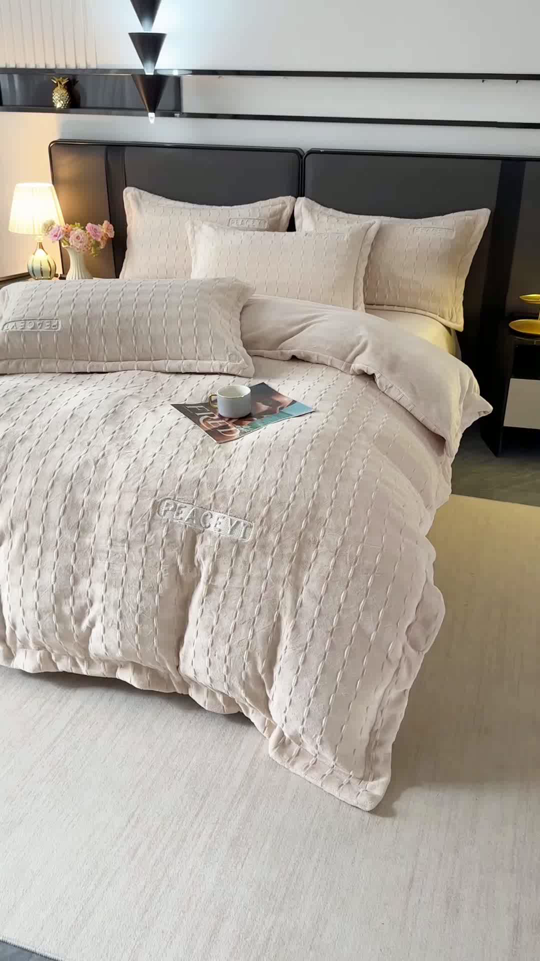 91家纺网 家纺一手货源 找家纺 （总）乐坊 2025新款全消光雕花绒牛奶绒刺绣四件套-甜梦