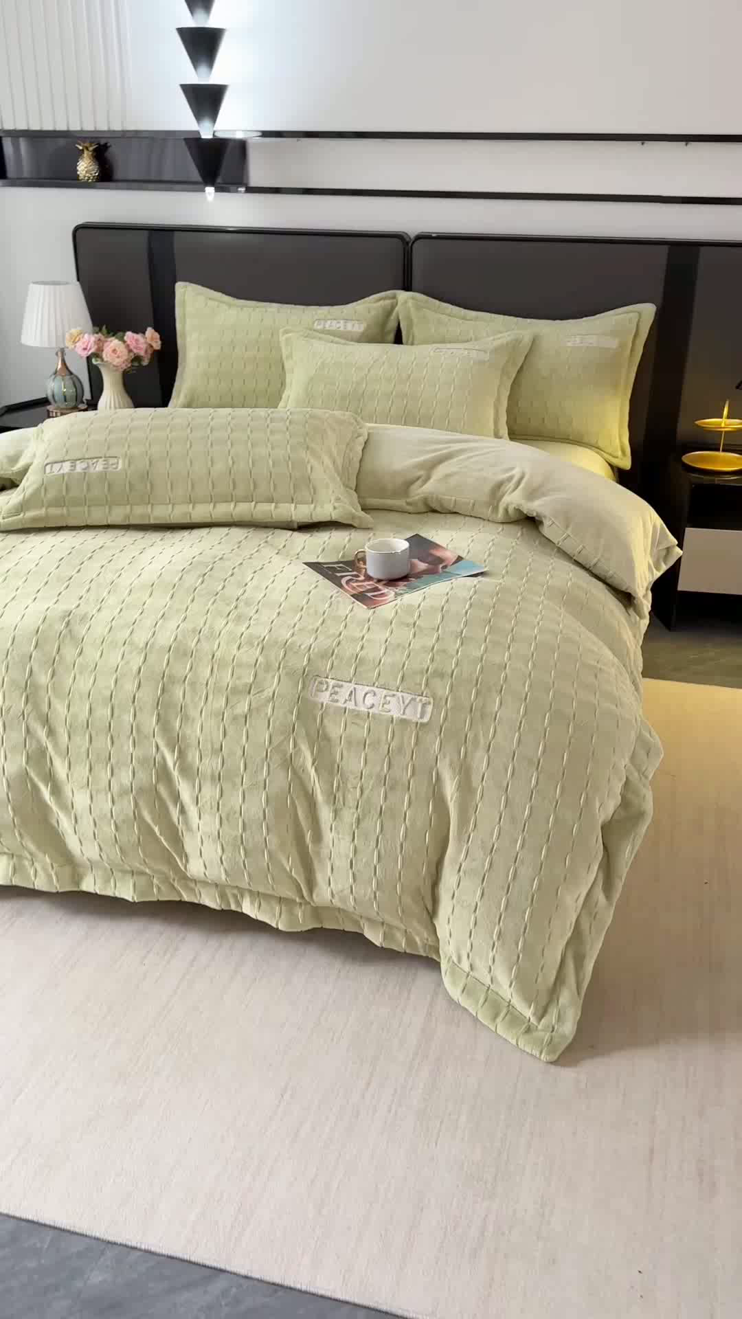 91家纺网 家纺一手货源 找家纺 乐坊 2025新款全消光雕花绒牛奶绒刺绣四件套-甜梦 甜梦-豆绿