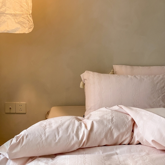 91家纺网 家纺一手货源 找家纺 玉宇阁家居 2025新款色织空气全棉纯棉大提花磨毛四件套(流苏款) 流苏款-甜桃也