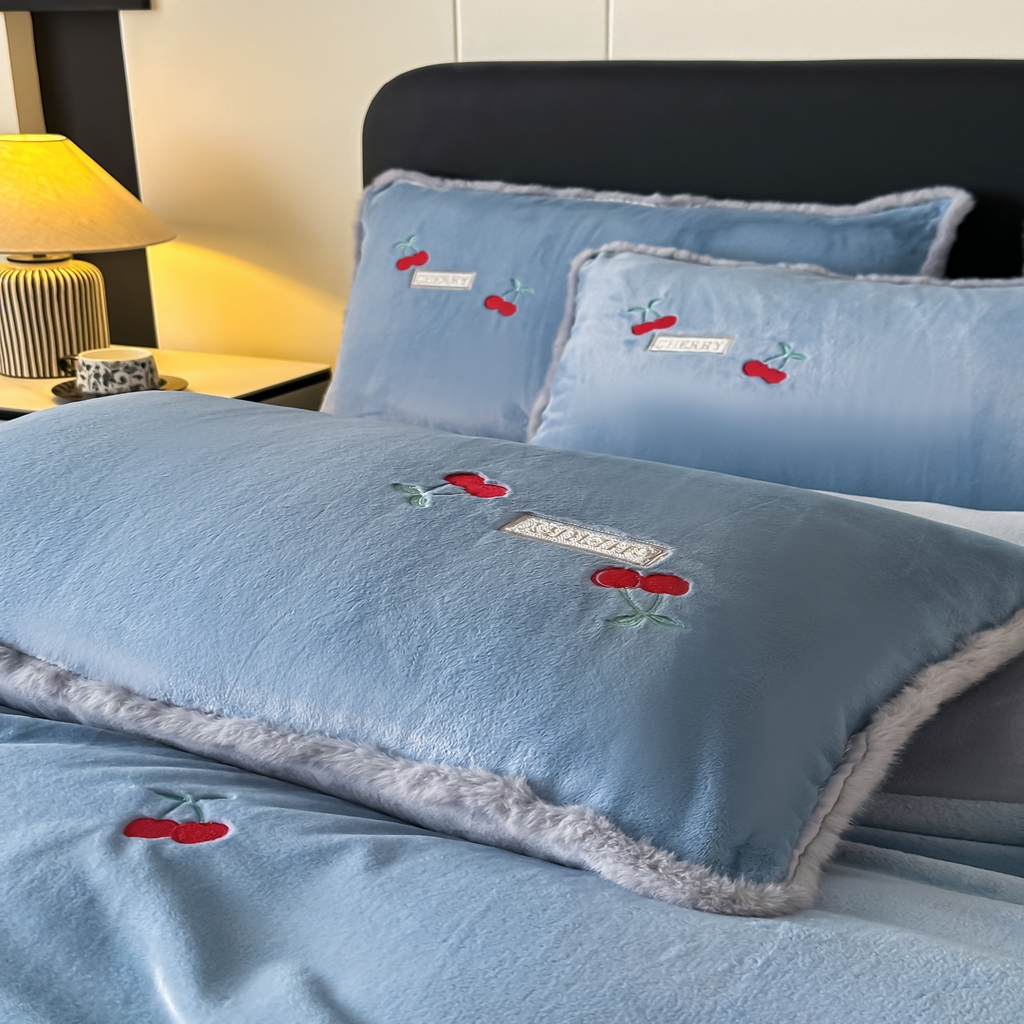 91家纺网 家纺一手货源 找家纺 乐坊 2025新款A类雪貂绒四件套 宾利蓝