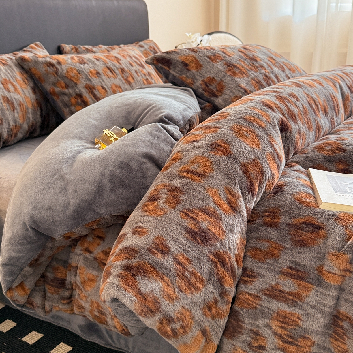 91家纺网 家纺一手货源 找家纺 （总）眠博士 2025新款轻奢款美拉德印花兔兔绒四件套