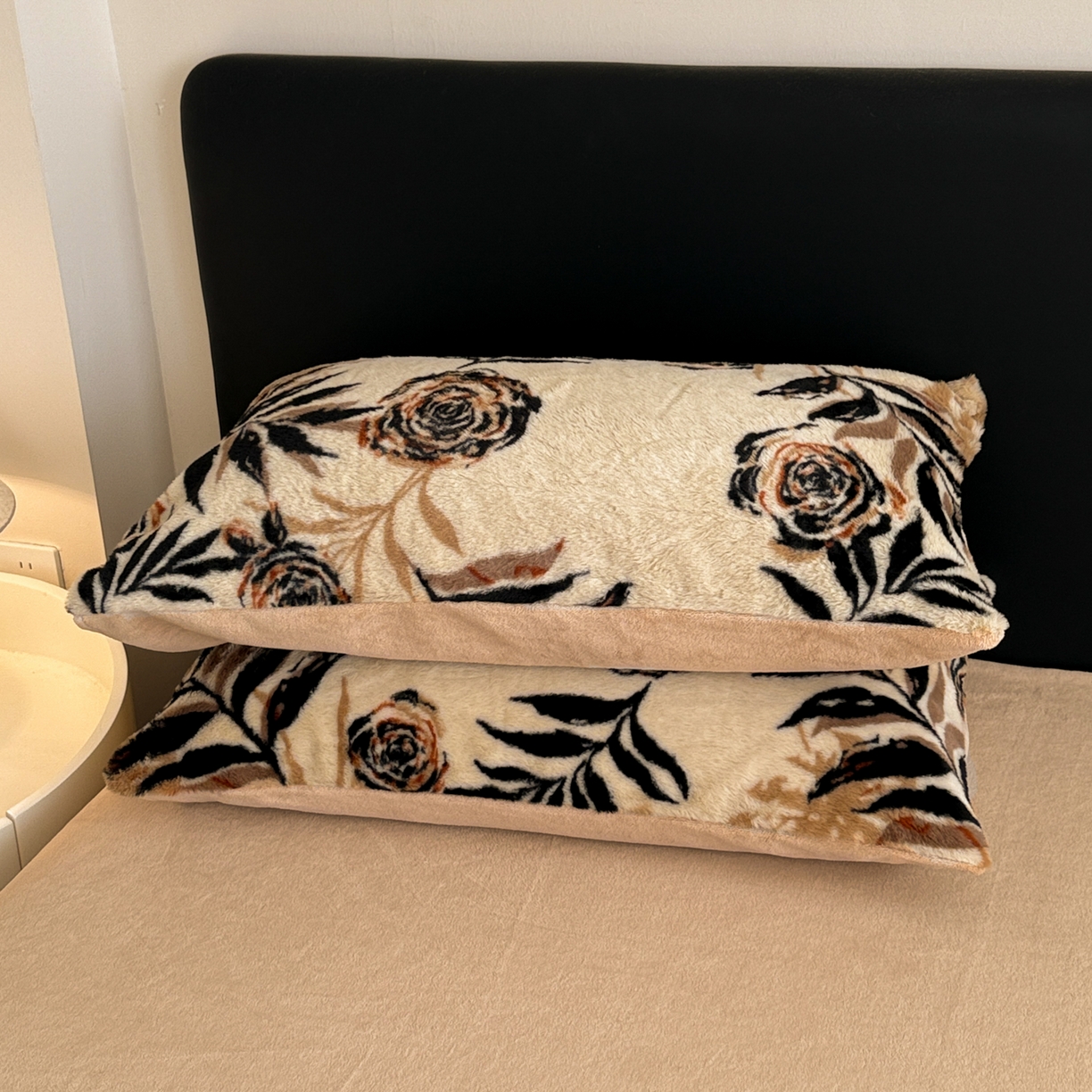 91家纺网 家纺一手货源 找家纺 眠博士 2025新款轻奢款美拉德印花兔兔绒四件套 花朵暖咖