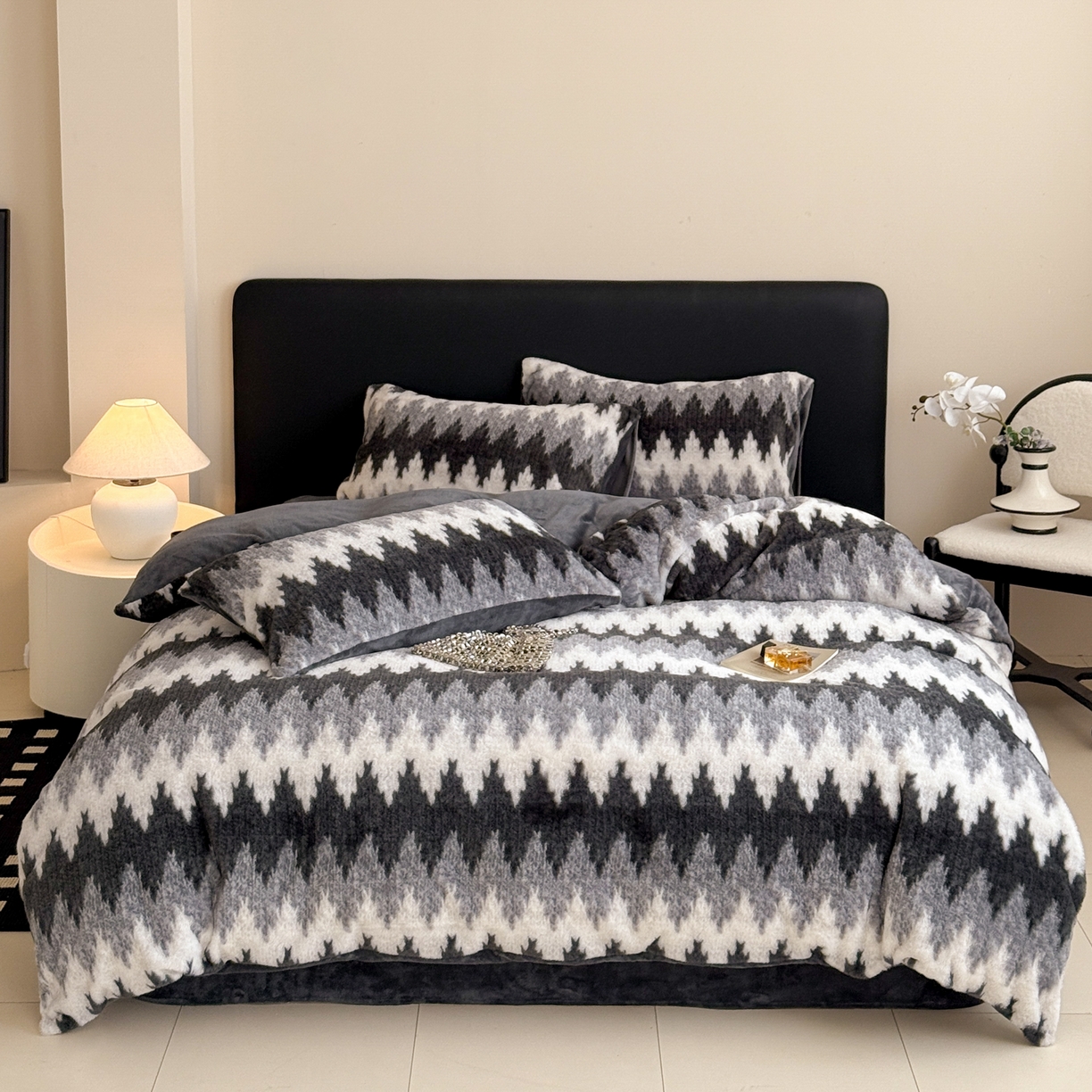 91家纺网 家纺一手货源 找家纺 眠博士 2025新款轻奢款美拉德印花兔兔绒四件套 曲线深灰