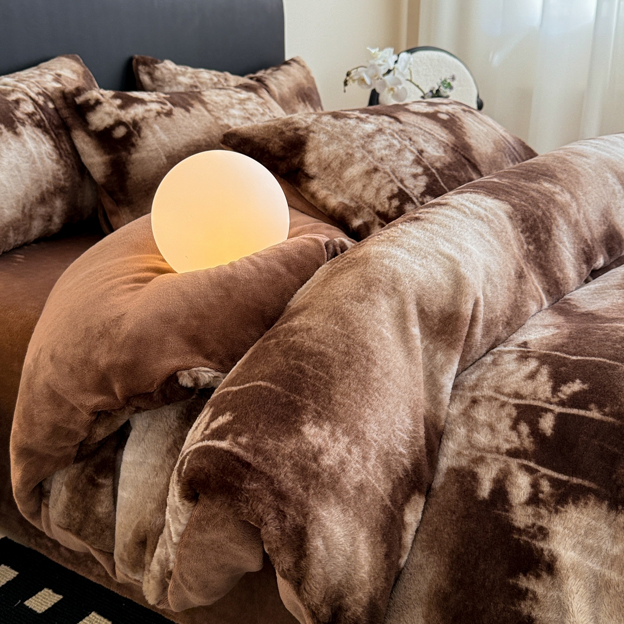 91家纺网 家纺一手货源 找家纺 （总）眠博士 2025新款轻奢款美拉德印花兔兔绒四件套