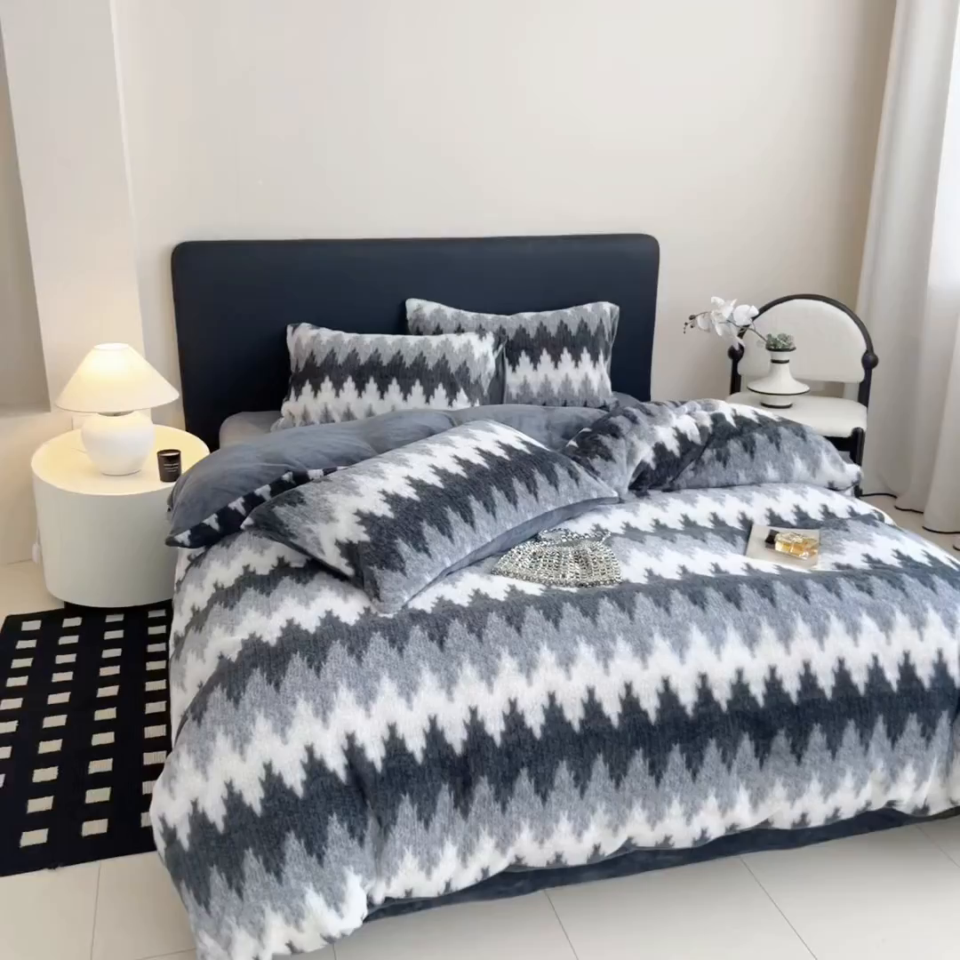 91家纺网 家纺一手货源 找家纺 眠博士 2025新款轻奢款美拉德印花兔兔绒四件套 曲线深灰