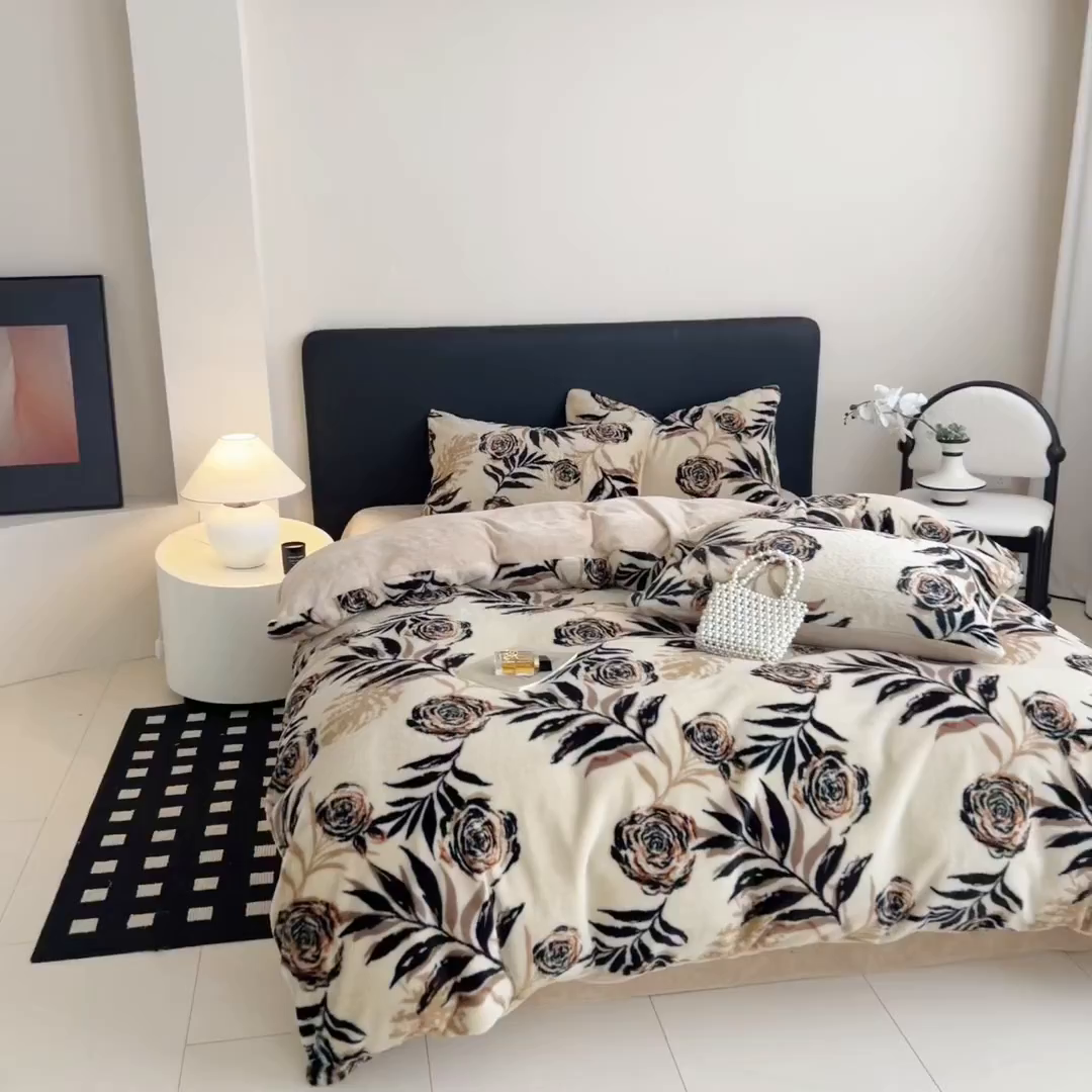 91家纺网 家纺一手货源 找家纺 眠博士 2025新款轻奢款美拉德印花兔兔绒四件套 花朵暖咖