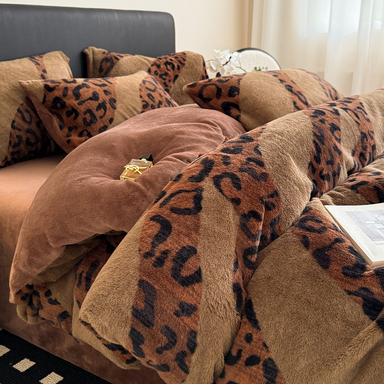 91家纺网 家纺一手货源 找家纺 （总）眠博士 2025新款轻奢款美拉德印花兔兔绒四件套