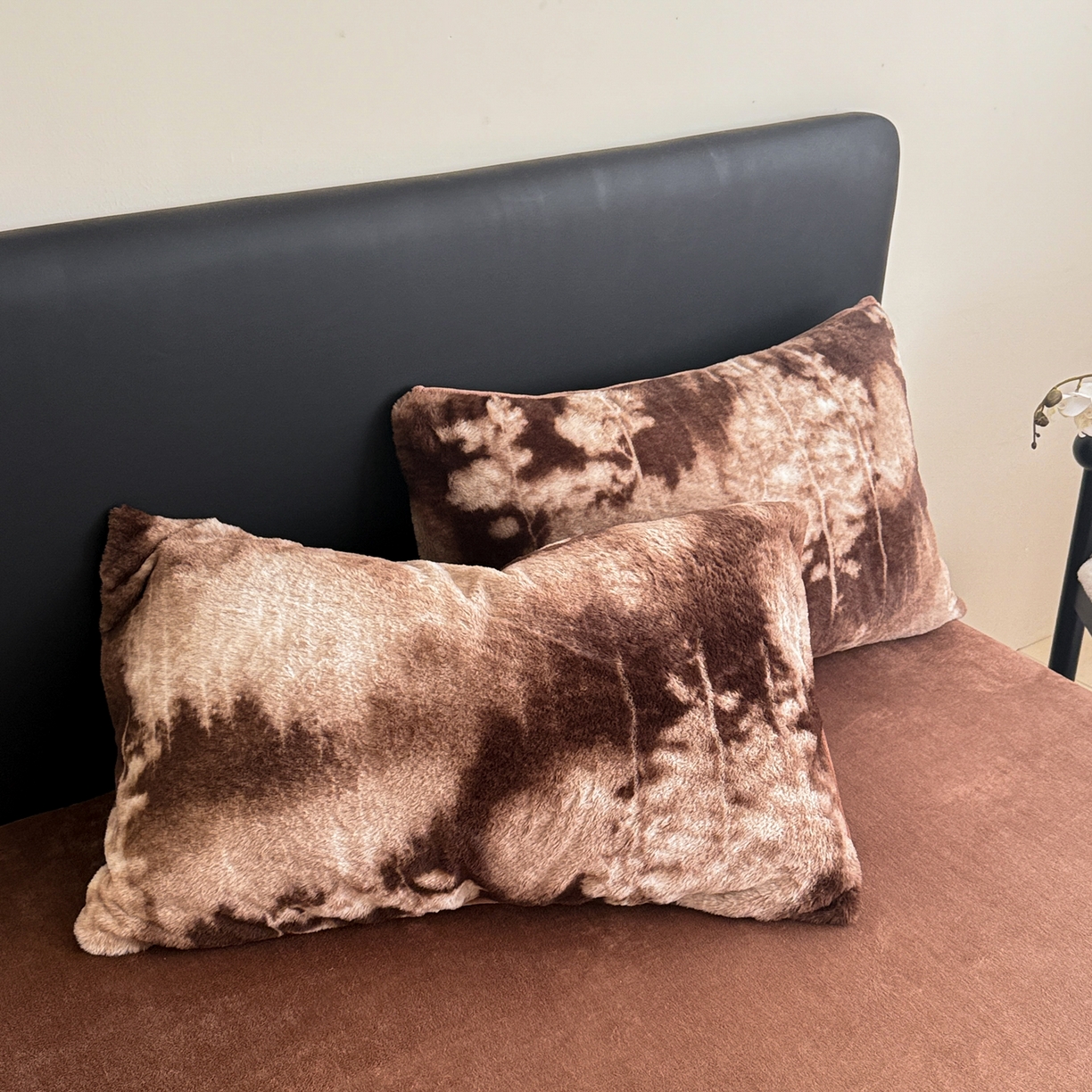 91家纺网 家纺一手货源 找家纺 眠博士 2025新款轻奢款美拉德印花兔兔绒四件套 树纹冬日咖