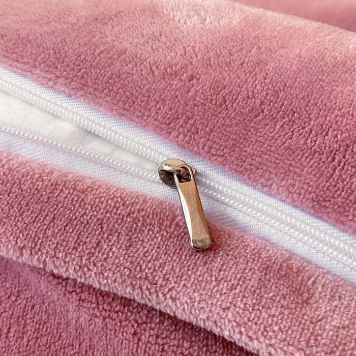 91家纺网 家纺一手货源 找家纺 鸿织源家纺 2025新款贴标系列牛奶绒四件套 豆沙红