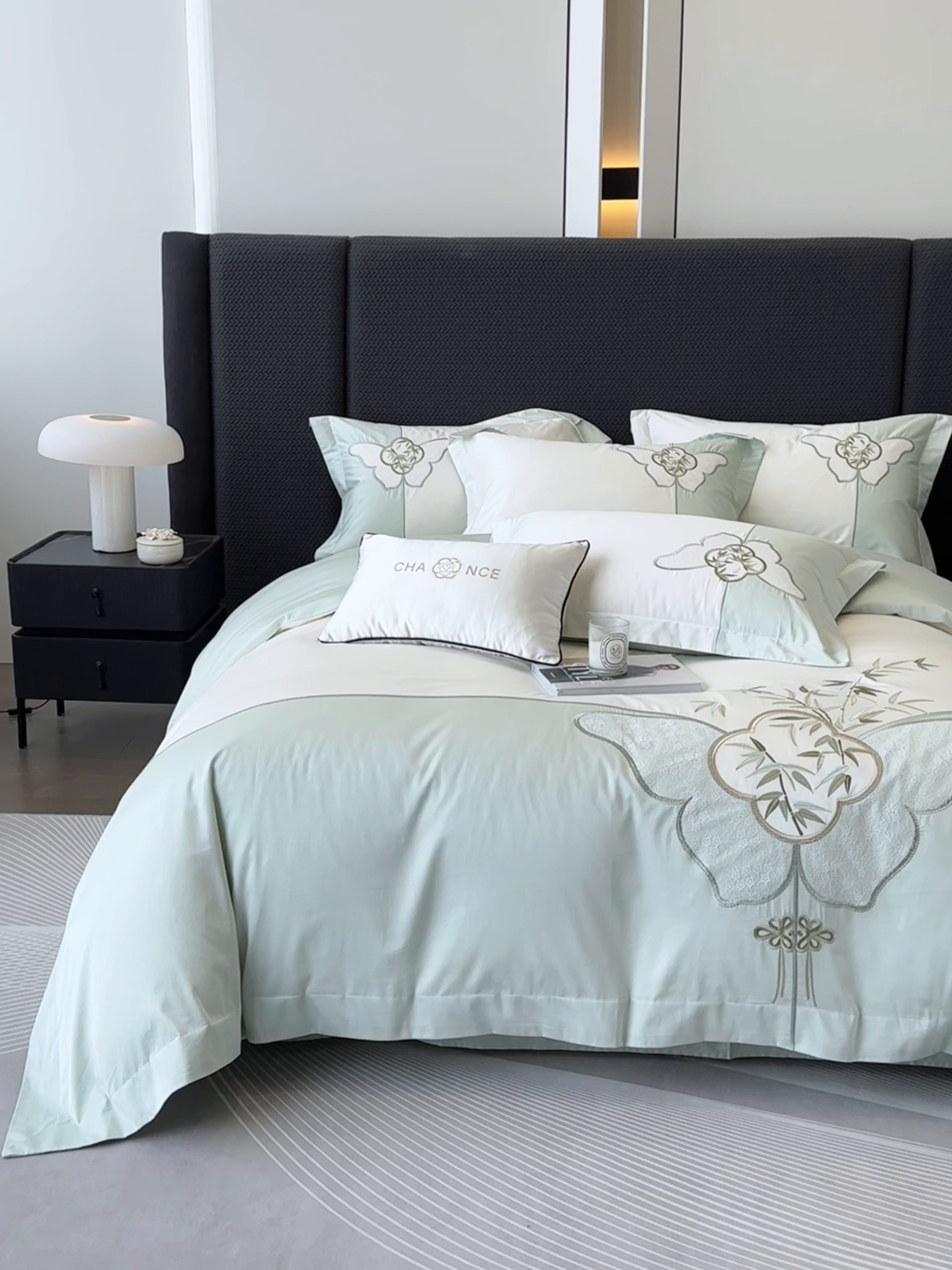 91家纺网 家纺一手货源 找家纺 丞音 新中式轻奢风A类长绒棉50s双股100支贡缎绣花全棉被套刺绣纯棉四件套床笠高档礼盒包装 竹叶清风-清新绿