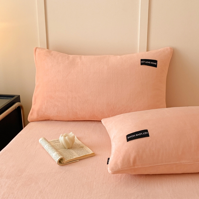 91家纺网 家纺一手货源 找家纺 鸿织源家纺 2025新款贴标系列牛奶绒四件套 粉玉