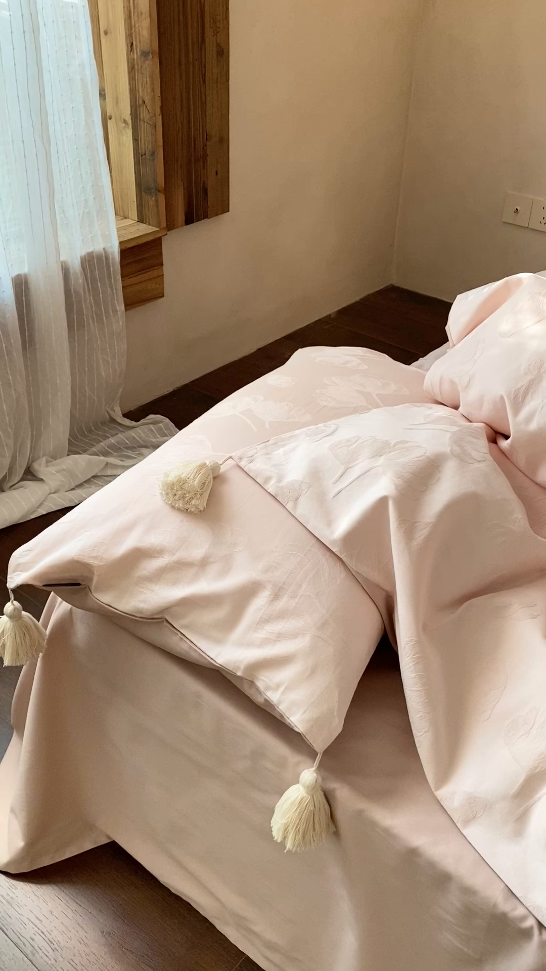 91家纺网 家纺一手货源 找家纺 玉宇阁家居 2025新款色织空气全棉纯棉大提花磨毛四件套(流苏款) 流苏款-山上桃桃