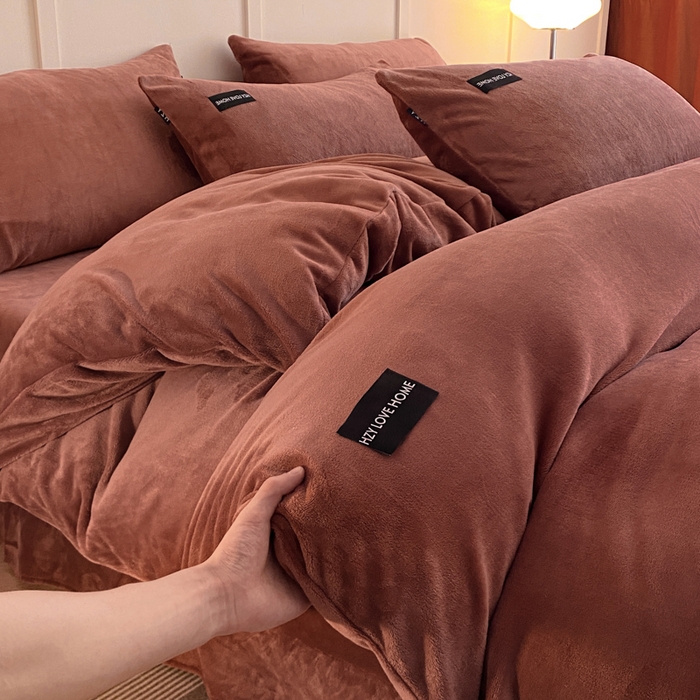 鸿织源家纺 2025新款贴标系列牛奶绒四件套 焦糖色