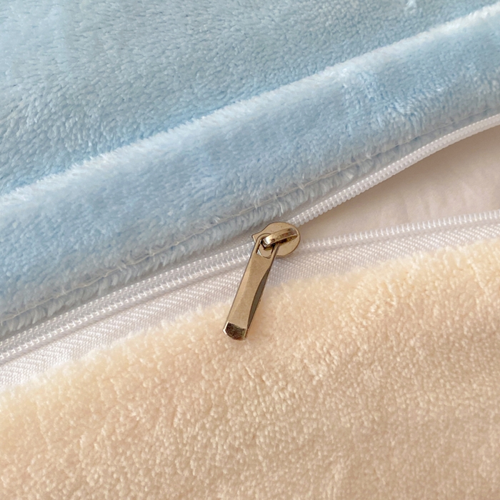 91家纺网 家纺一手货源 找家纺 鸿织源家纺 2025新款贴标系列牛奶绒四件套 奶白+天蓝