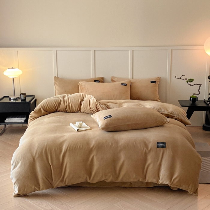 91家纺网 家纺一手货源 找家纺 鸿织源家纺 2025新款贴标系列牛奶绒四件套 奶咖