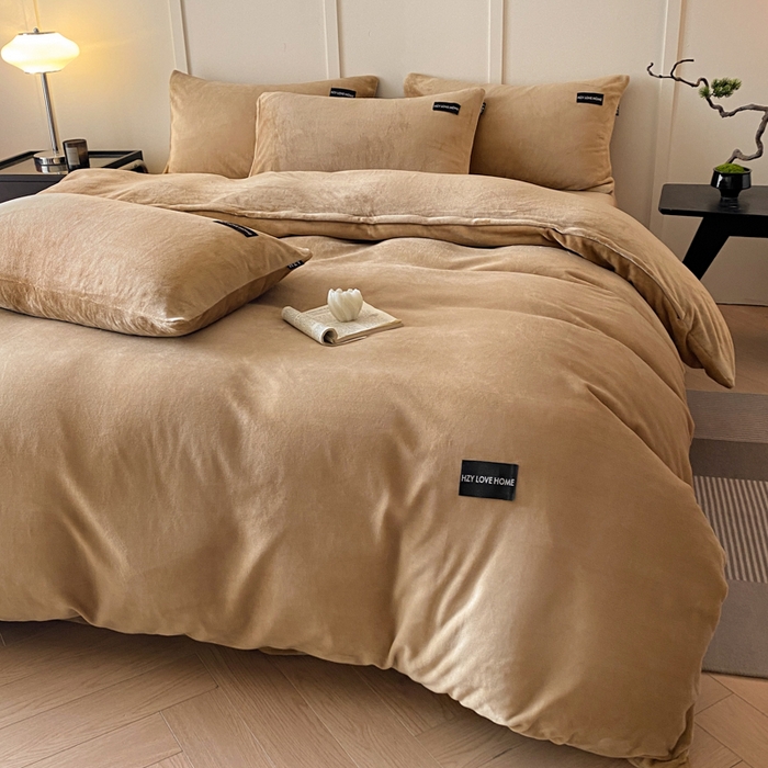 91家纺网 家纺一手货源 找家纺 鸿织源家纺 2025新款贴标系列牛奶绒四件套 奶咖