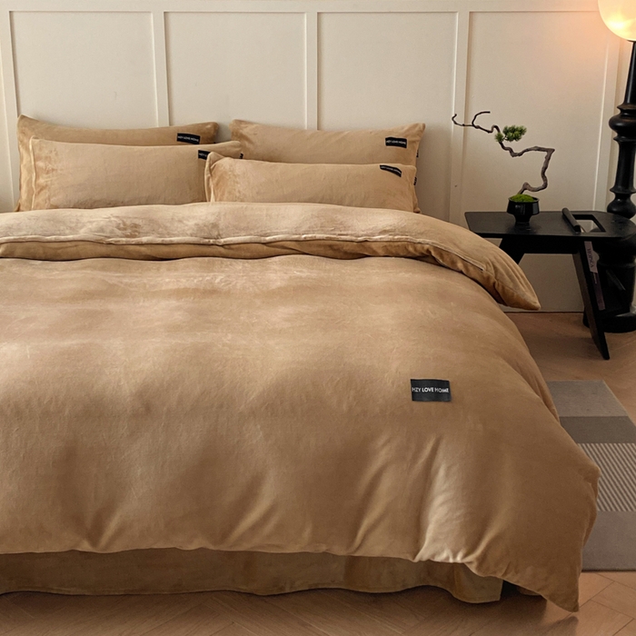 91家纺网 家纺一手货源 找家纺 鸿织源家纺 2025新款贴标系列牛奶绒四件套 奶咖