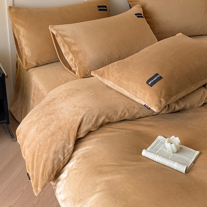 91家纺网 家纺一手货源 找家纺 鸿织源家纺 2025新款贴标系列牛奶绒四件套 奶咖