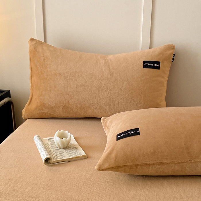 91家纺网 家纺一手货源 找家纺 鸿织源家纺 2025新款贴标系列牛奶绒四件套 奶咖