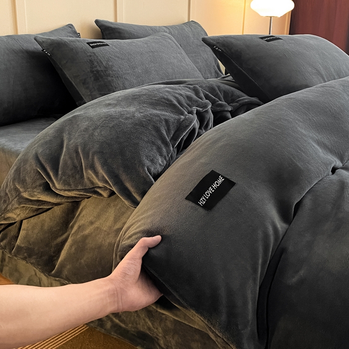 鸿织源家纺 2025新款贴标系列牛奶绒四件套 石墨灰