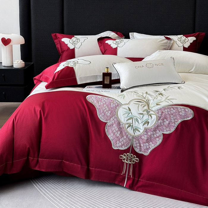 91家纺网 家纺一手货源 找家纺 丞音 新中式轻奢风A类长绒棉50s双股100支贡缎绣花全棉被套刺绣纯棉四件套床笠高档礼盒包装 竹叶清风-千禧红