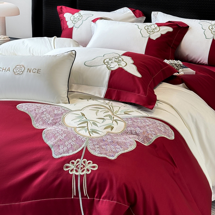 91家纺网 家纺一手货源 找家纺 丞音 新中式轻奢风A类长绒棉50s双股100支贡缎绣花全棉被套刺绣纯棉四件套床笠高档礼盒包装 竹叶清风-千禧红