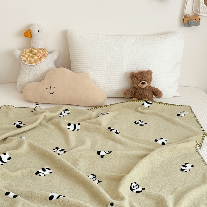 91家纺网 家纺一手货源 找家纺 嗨生活 2025新款雪粒绒双面绒贝壳边锁边居家办公多功能盖毯幼儿园毛毯儿童毛毯推车毯 可爱熊猫