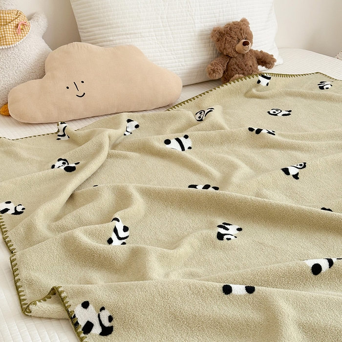 91家纺网 家纺一手货源 找家纺 嗨生活 2025新款雪粒绒双面绒贝壳边锁边居家办公多功能盖毯幼儿园毛毯儿童毛毯推车毯 可爱熊猫