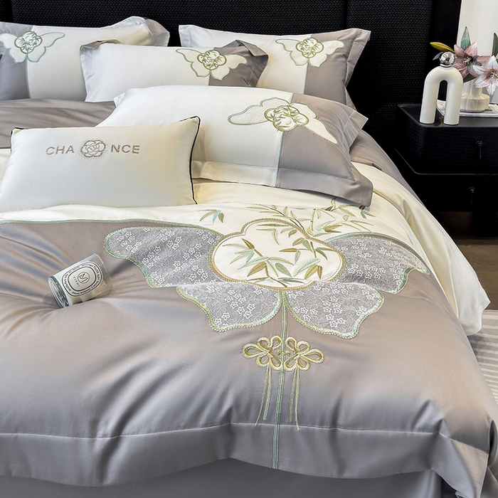 91家纺网 家纺一手货源 找家纺 丞音 新中式轻奢风A类长绒棉50s双股100支贡缎绣花全棉被套刺绣纯棉四件套床笠高档礼盒包装 竹叶清风-太空灰