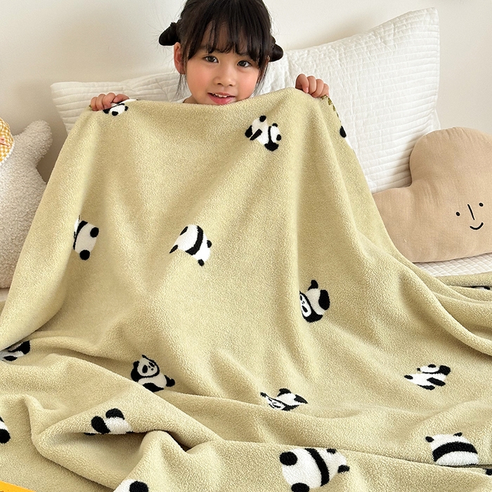 91家纺网 家纺一手货源 找家纺 嗨生活 2025新款雪粒绒双面绒贝壳边锁边居家办公多功能盖毯幼儿园毛毯儿童毛毯推车毯 可爱熊猫
