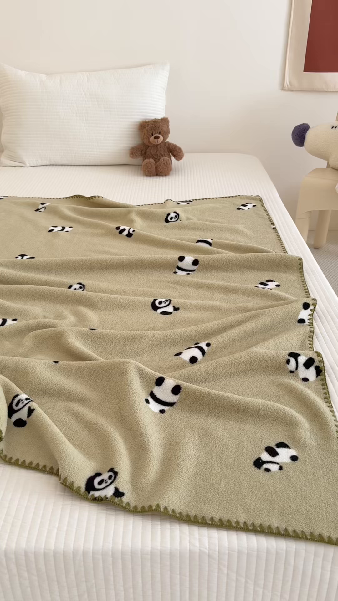 91家纺网 家纺一手货源 找家纺 嗨生活 2025新款雪粒绒双面绒贝壳边锁边居家办公多功能盖毯幼儿园毛毯儿童毛毯推车毯 可爱熊猫