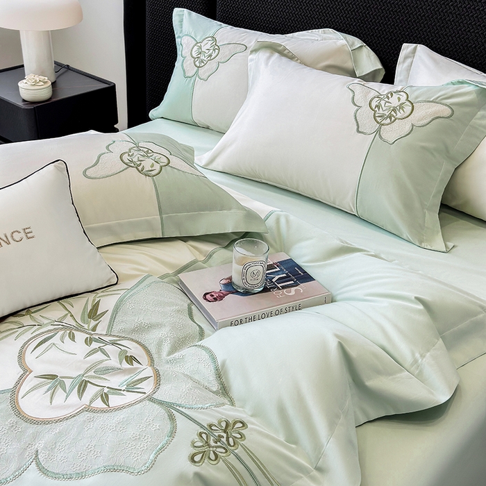 91家纺网 家纺一手货源 找家纺 丞音 新中式轻奢风A类长绒棉50s双股100支贡缎绣花全棉被套刺绣纯棉四件套床笠高档礼盒包装 竹叶清风-清新绿